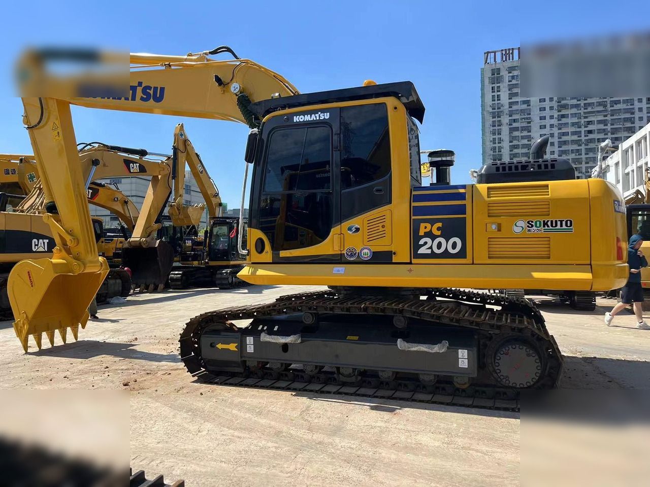 2022 Komatsu PC200-8 Crawler Excavator