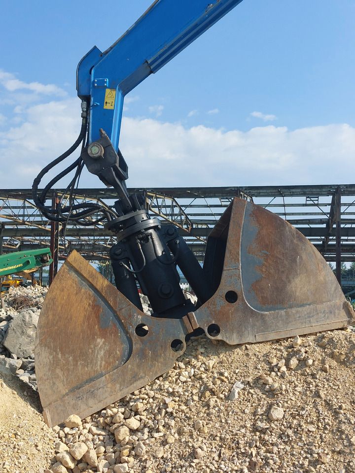 2017 Fuchs MHL320 Material Handler