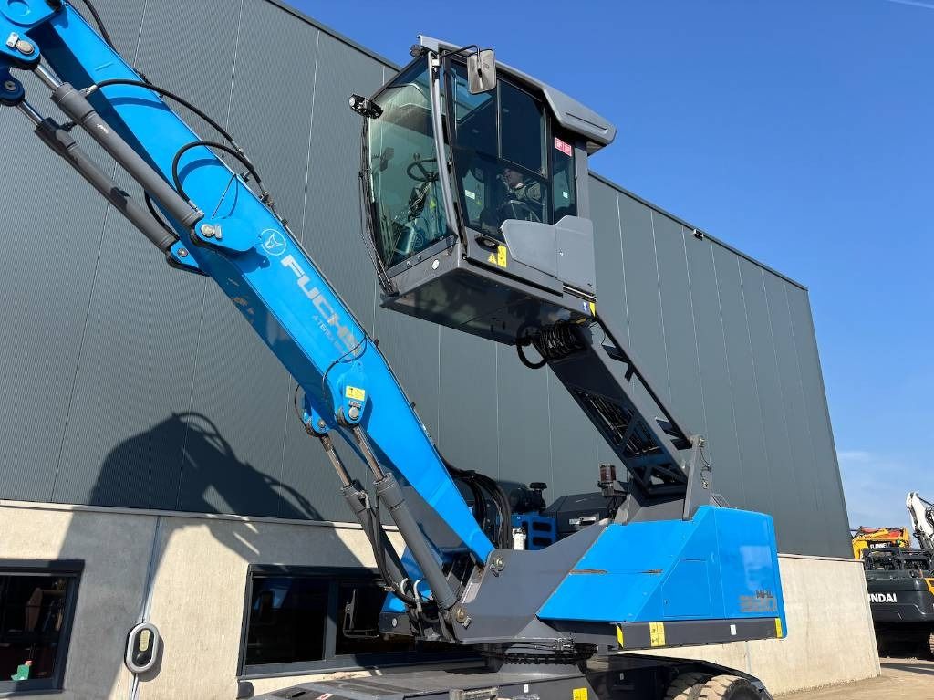 2018 Fuchs MHL320F Material Handler