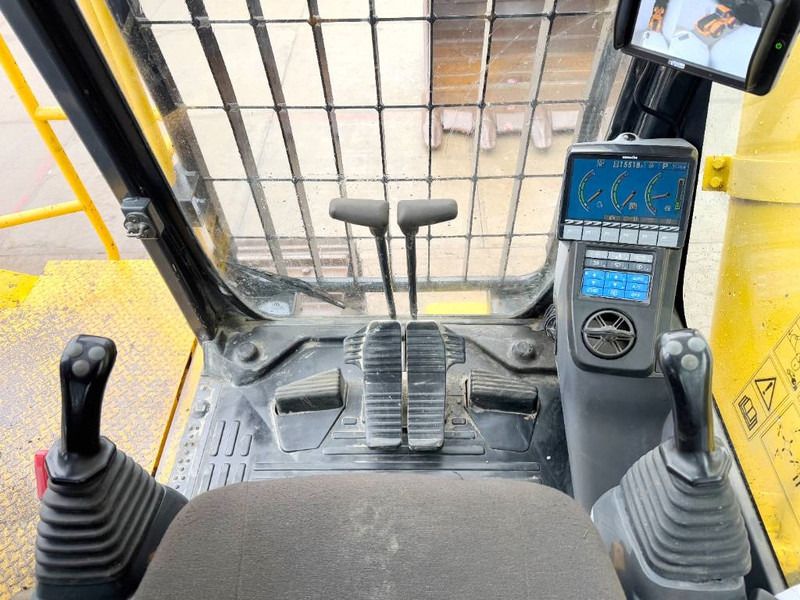 2015 Komatsu PC700LC-8EO Crawler Excavator