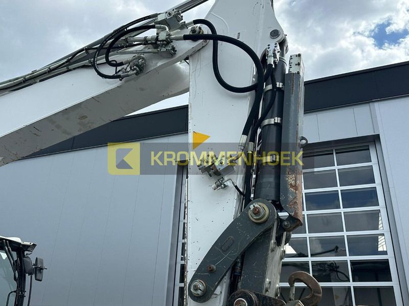 2018 Liebherr R946LC