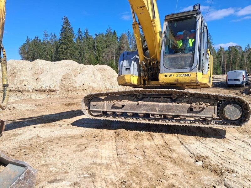 2009 New Holland E235BSR-2 Crawler Excavator