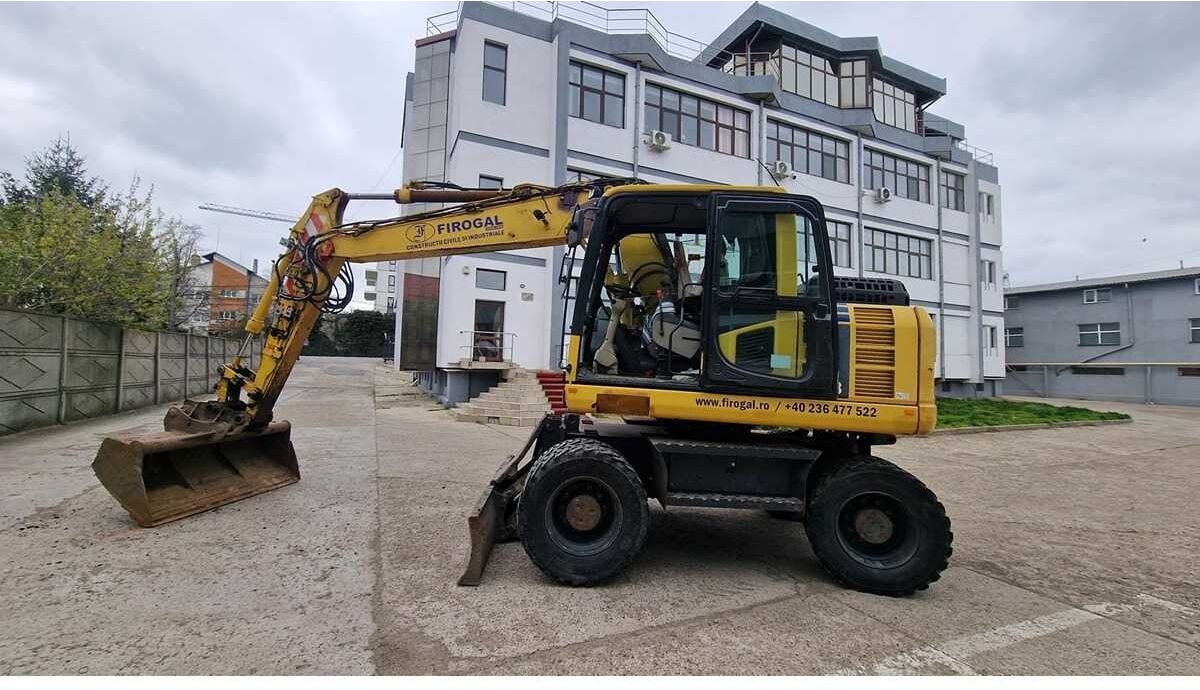 Komatsu PW148-8 Wheel Excavator