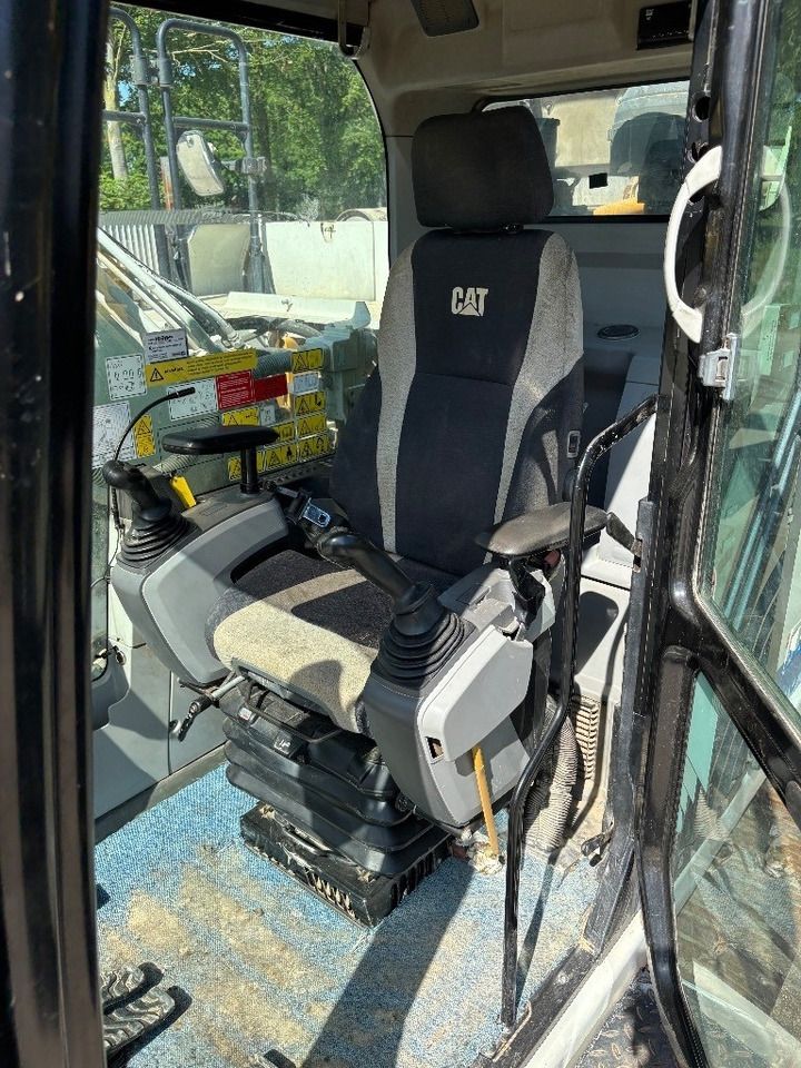 2013 Caterpillar 320E Crawler Excavator