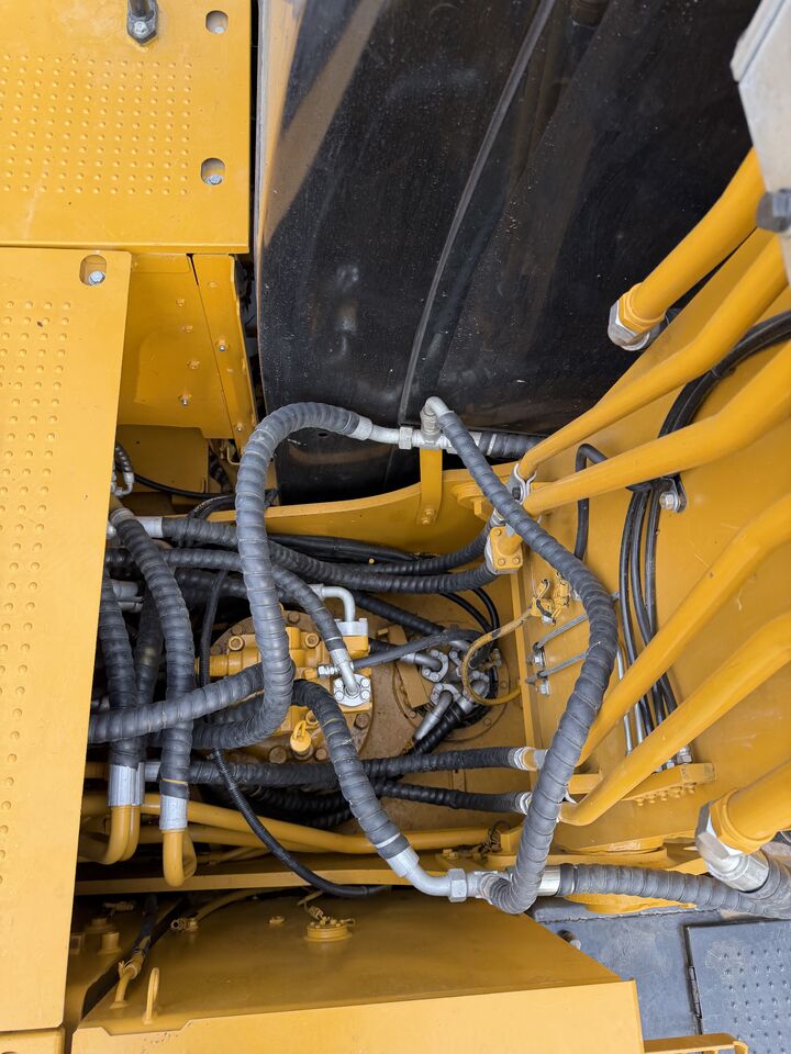2025 Caterpillar 323D2L Crawler Excavator