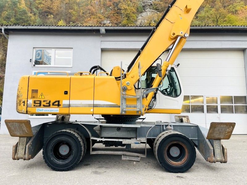 2011 Liebherr A934C Material Handler