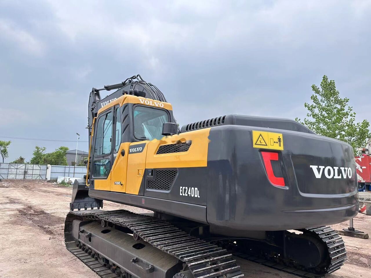 Volvo EC240 Crawler Excavator