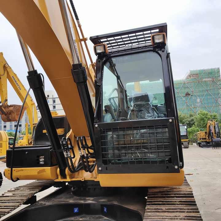 Gąsienicowa koparka Caterpillar 320D z 2015 roku Gąsienicowa koparka Caterpillar 320D z 2015 roku