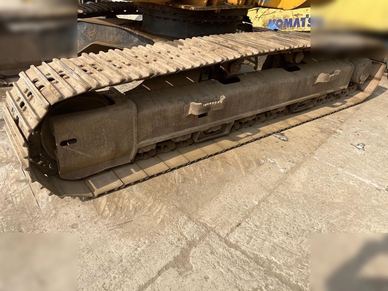2020 JCB JS220LC Crawler Excavator
