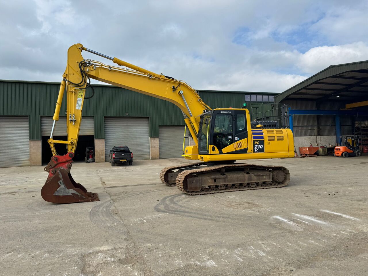 2022 Komatsu PC210LC-11 Crawler Excavator
