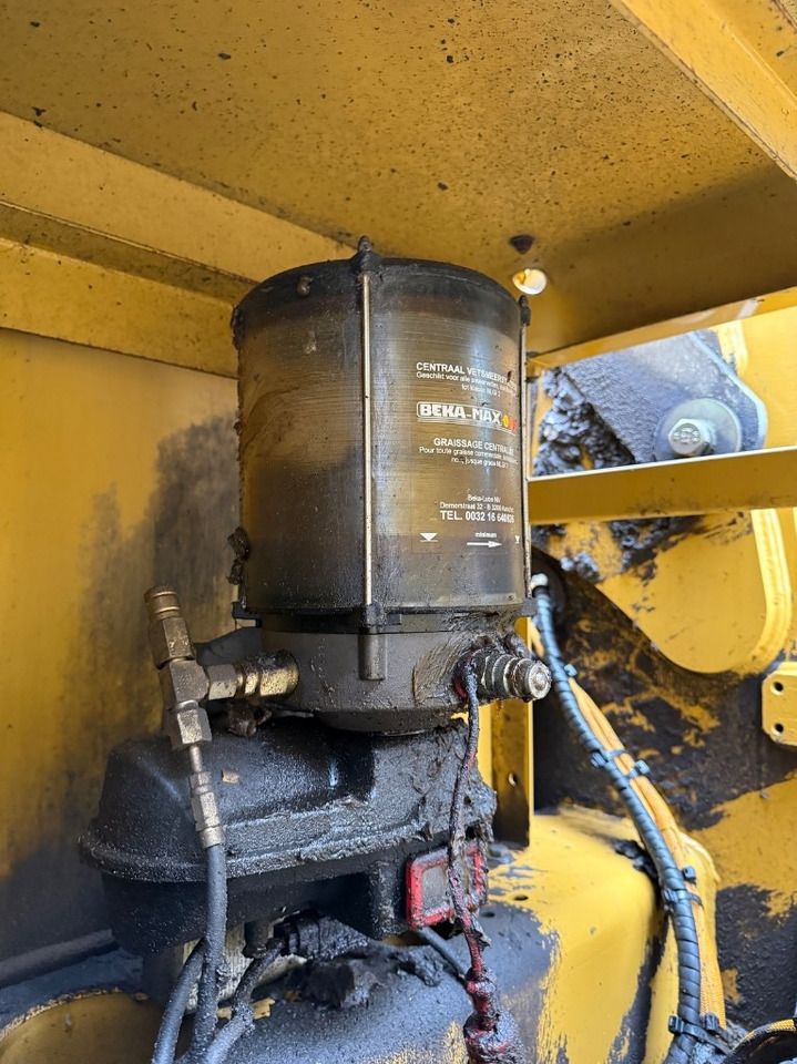 2008 Caterpillar 325D Material Handler