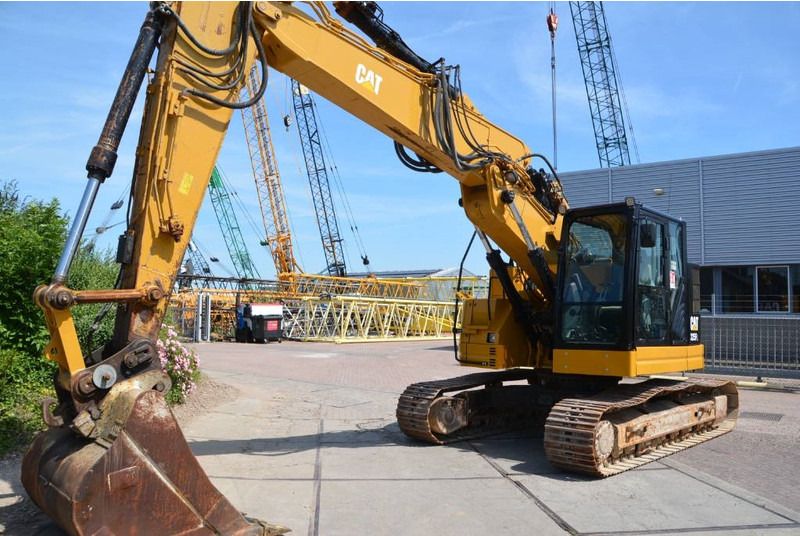 2016 Caterpillar 325FL Crawler Excavator