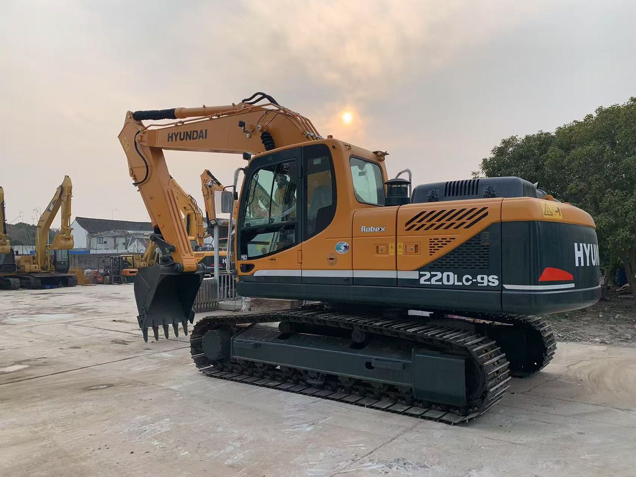 2022 Hyundai R220LC-9S Crawler Excavator
