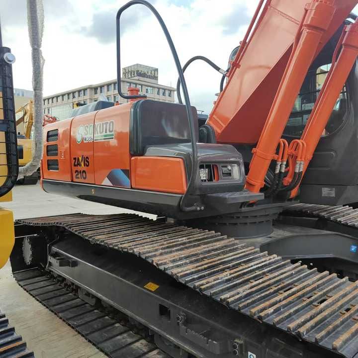 Гусеничный экскаватор Hitachi ZX200, 2023