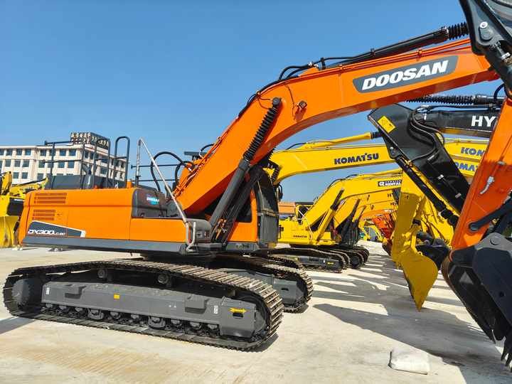2022 Doosan DX225 Crawler Excavator
