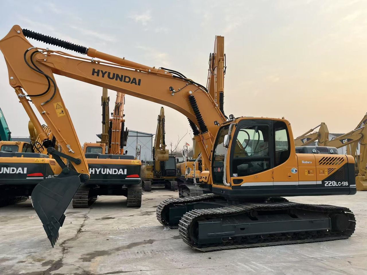2022 Hyundai R220LC-9S Crawler Excavator