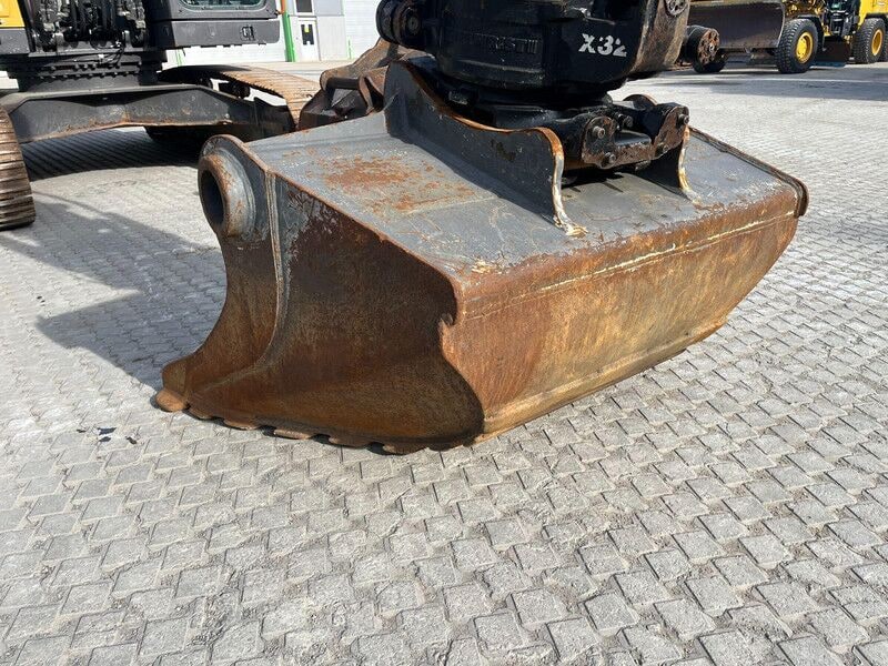 2017 Volvo EC300EL Crawler Excavator