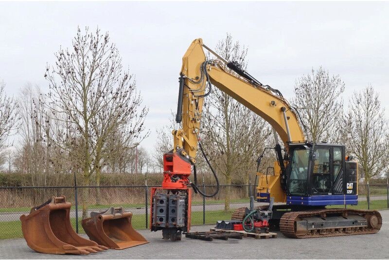 2018 Movax 325 F LCR Crawler Excavator