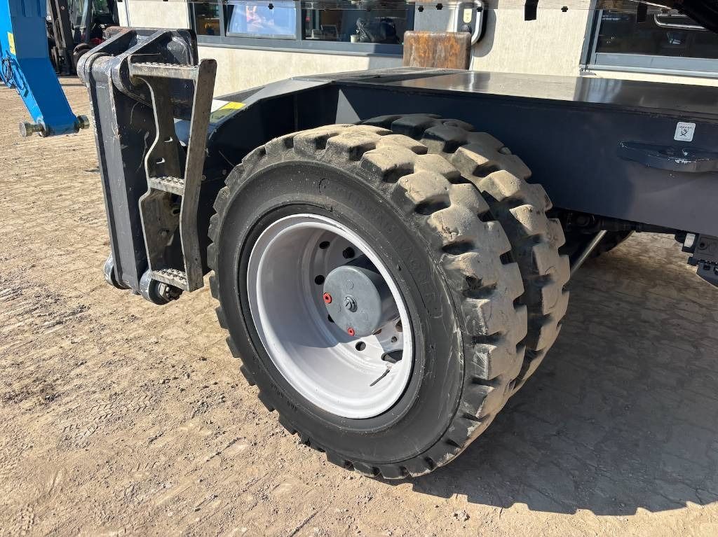 2018 Fuchs MHL320F Material Handler