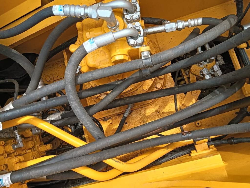 2022 Komatsu PC210-8 Crawler Excavator