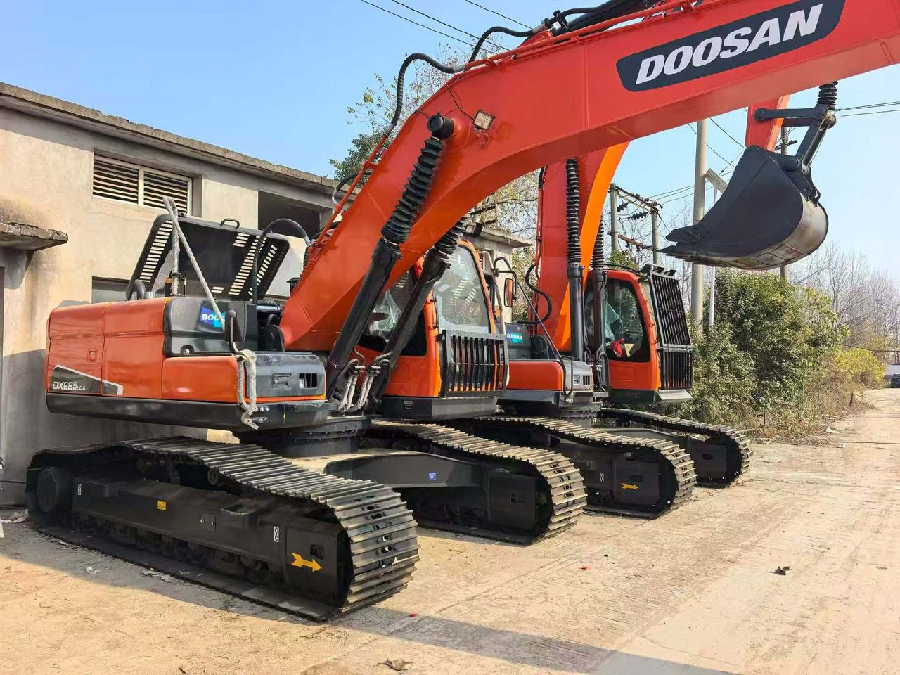 Escavatore cingolato Doosan DX225 del 2024