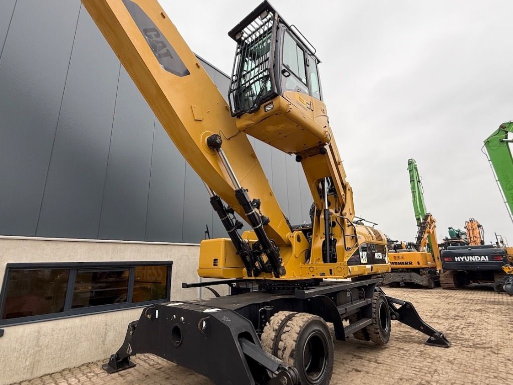 2008 Caterpillar 325D Material Handler
