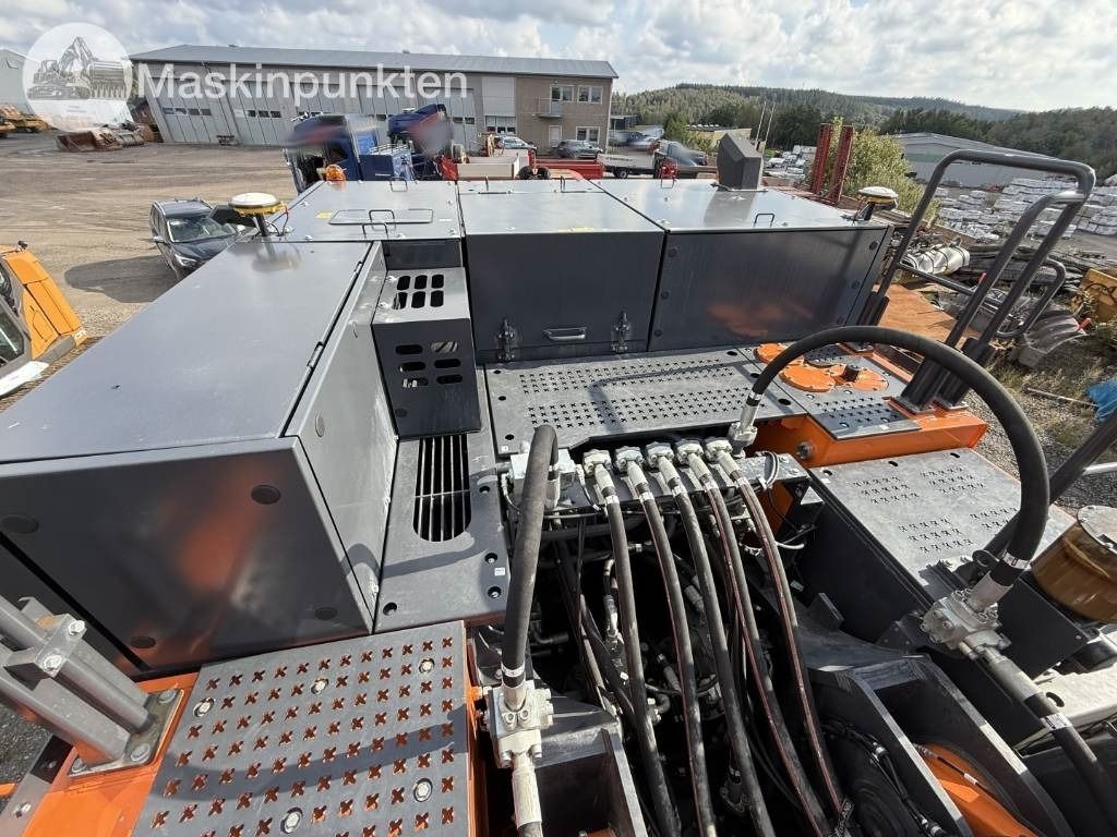 2025 Develon 800LC-7 Crawler Excavator