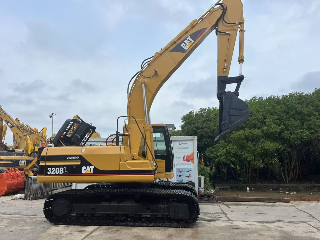 Excavator pe șenile Caterpillar 320BL