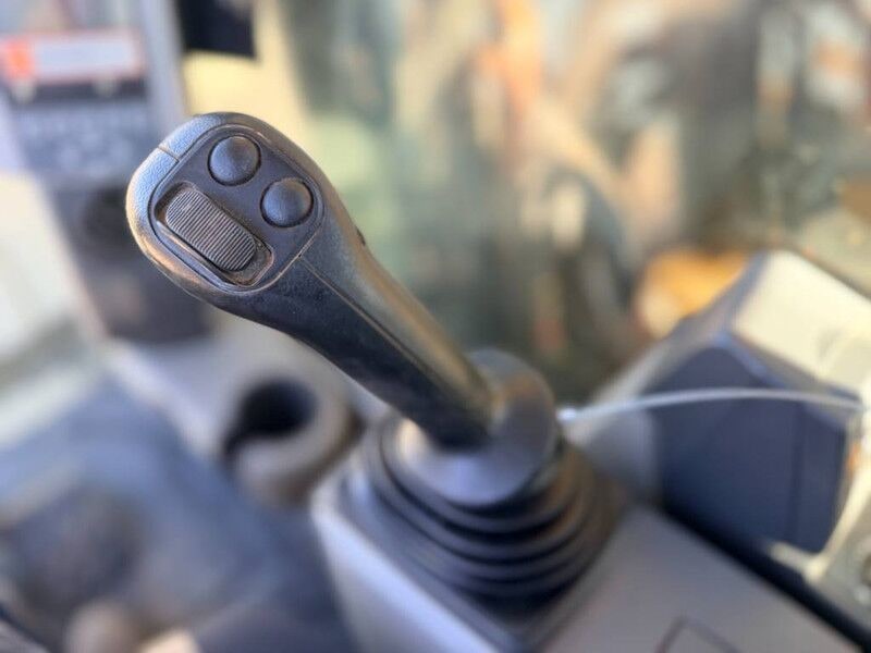 2017 Caterpillar 352F Crawler Excavator