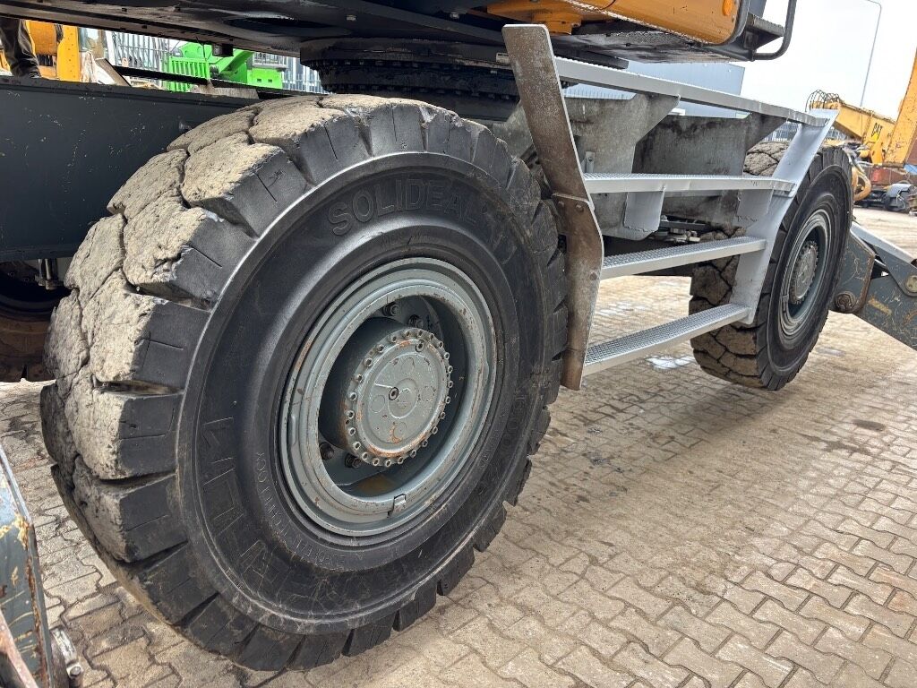 2015 Liebherr LH40 Material Handler
