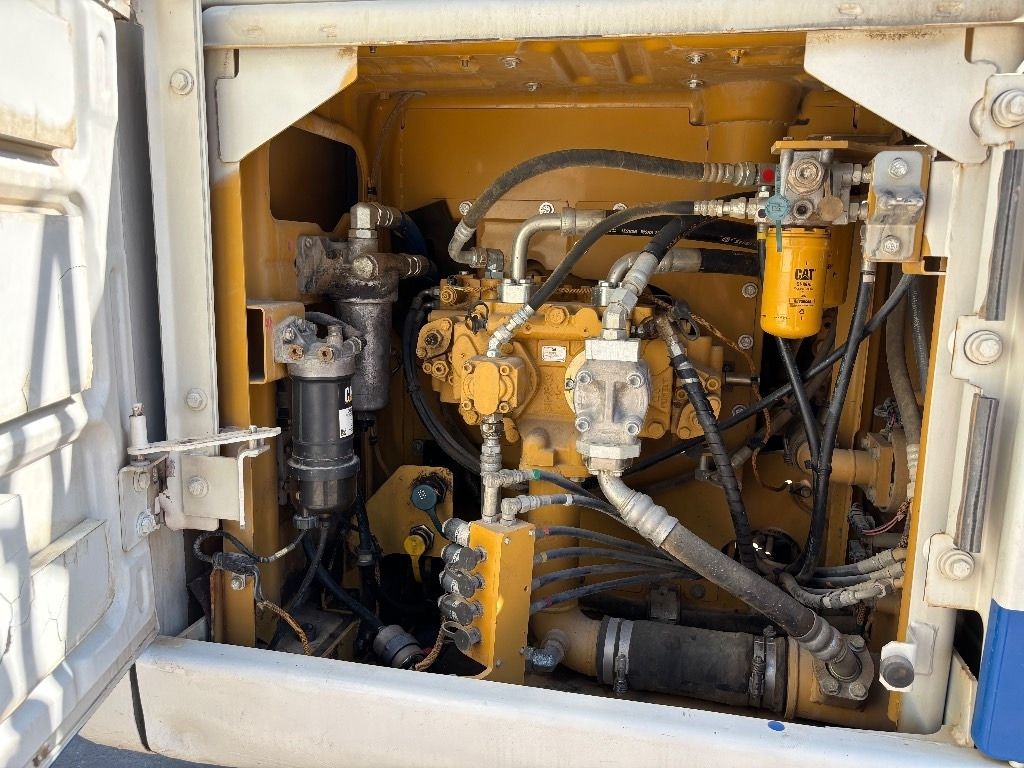 2013 Caterpillar 320E Crawler Excavator
