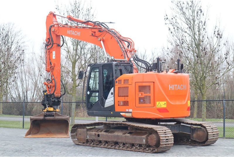Hitachi ZX225 US LC-6 | Rototilt | Bucket | GOOD Condition (2018)
