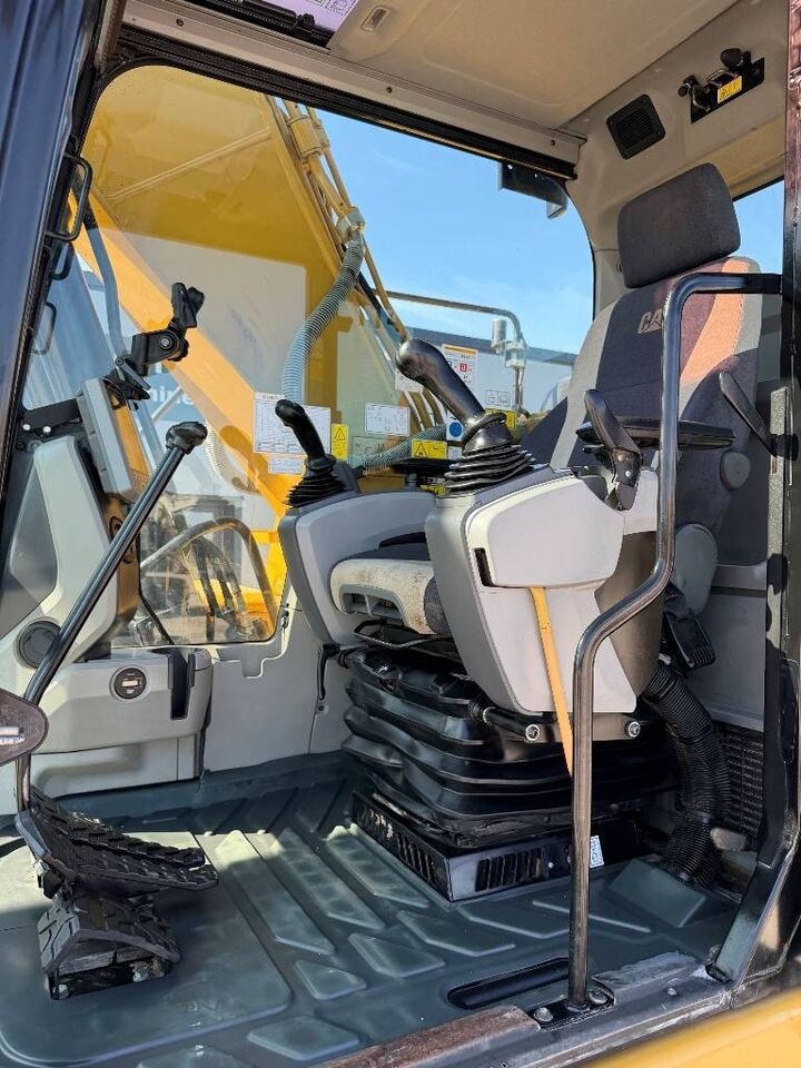 2017 Caterpillar 323FL Crawler Excavator