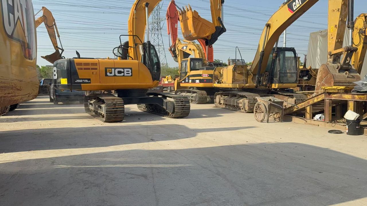 2022 JCB JS215LC Crawler Excavator