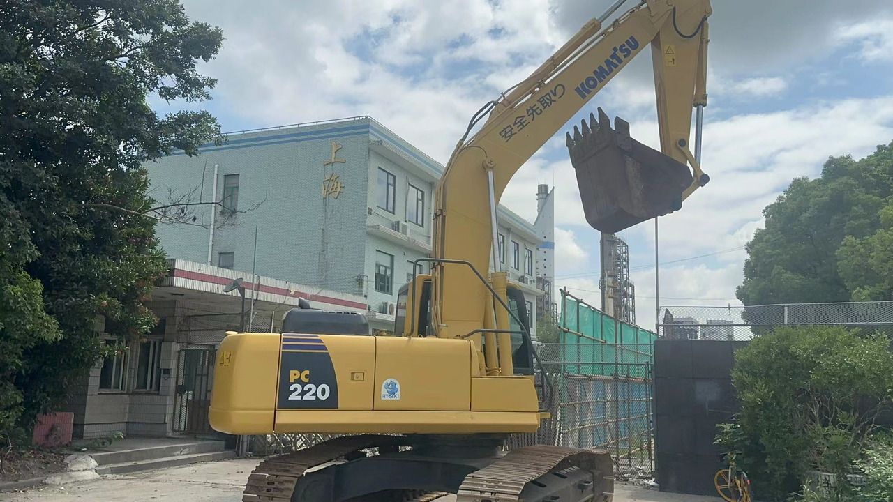 2016 Komatsu PC220-8 Crawler Excavator