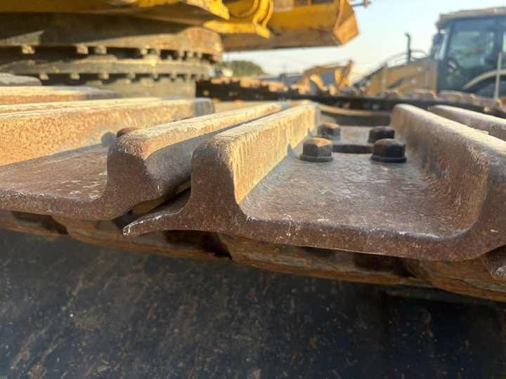Komatsu PC460-8 del 2020 2020 Komatsu PC460-8 excavator track shoe detail