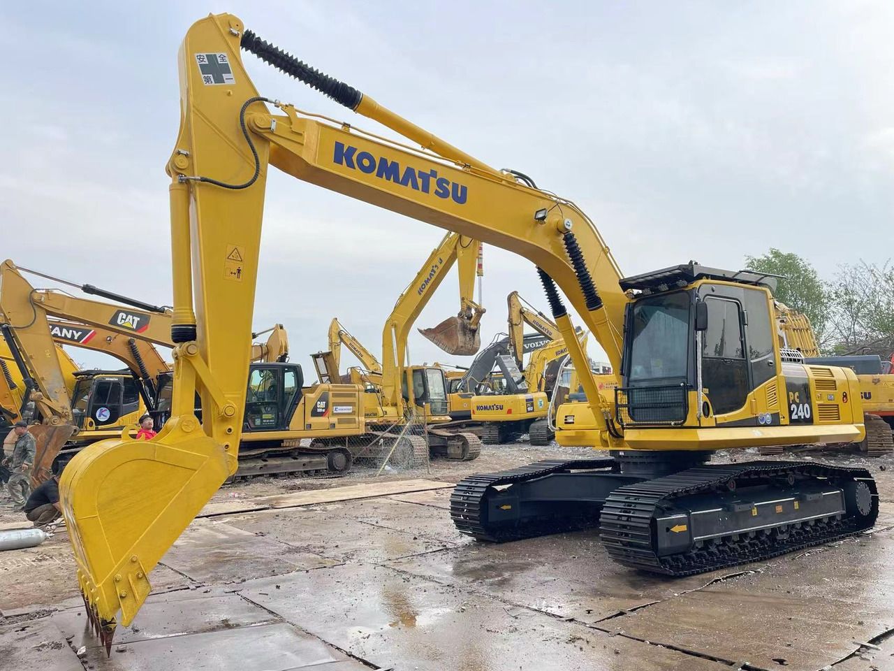 2022 Komatsu PC240LC-8 Crawler Excavator