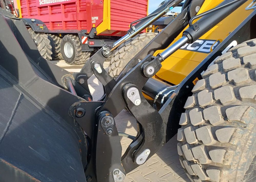 2022 JCB 427HT Wheel Excavator
