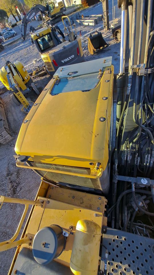 2015 Volvo EC220E Crawler Excavator