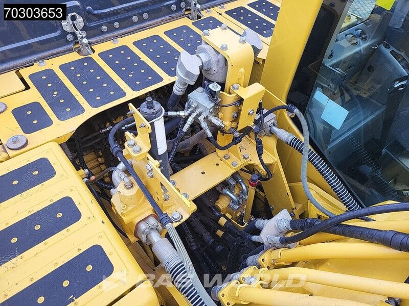 2021 Komatsu PC210LC-11 Crawler Excavator