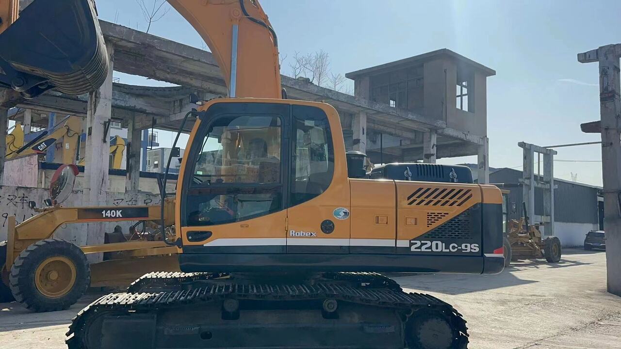 2015 Hyundai R220LC-9S Crawler Excavator
