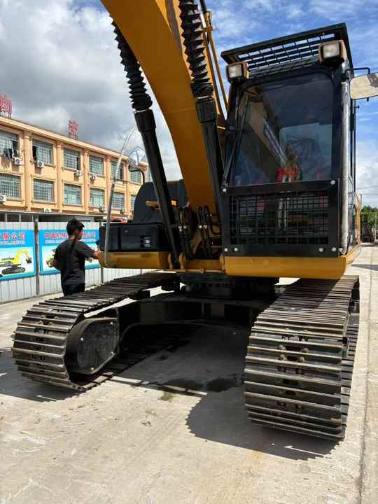 Escavadora de Rastos Caterpillar 320D2 de 2024 2024 Caterpillar 320D2 crawler excavator, rear three-quarter view
