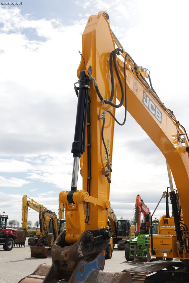 2022 JCB 220X Crawler Excavator