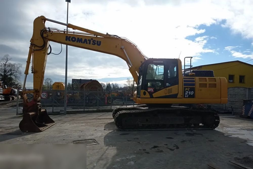 2018 Komatsu PC210LC-11 Crawler Excavator