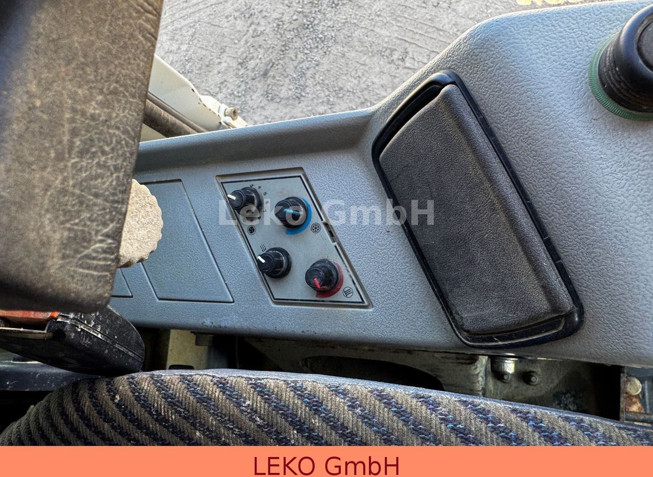 2003 Liebherr R 904 HDSL Crawler Excavator