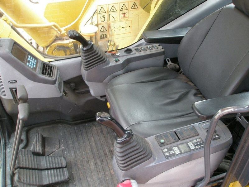 2004 Komatsu PC600LC-7K Crawler Excavator