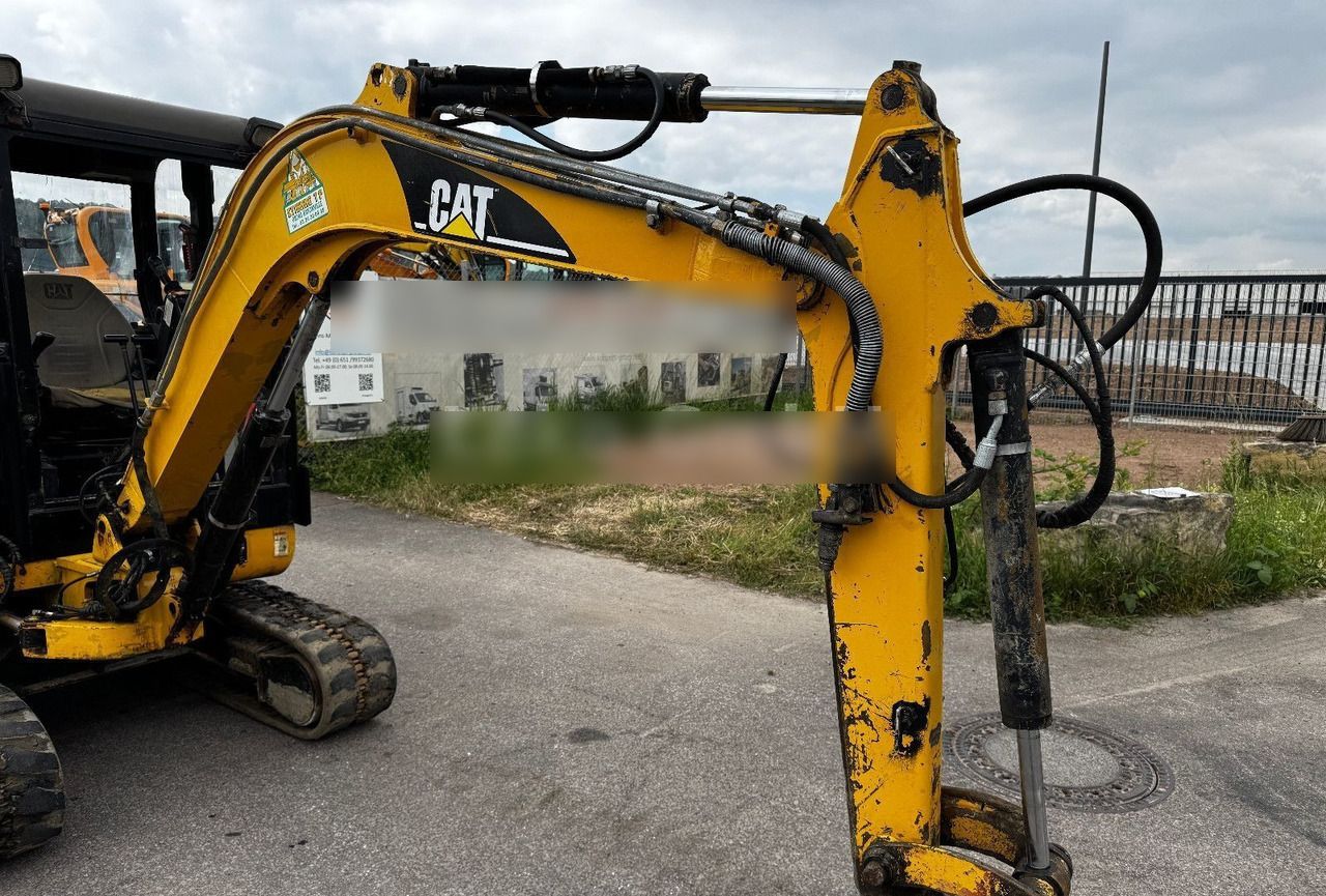 2001 Caterpillar 302.5 Mini Excavator