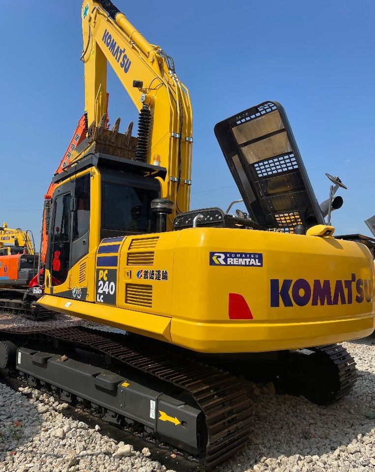 2022 Komatsu PC240-8 Crawler Excavator
