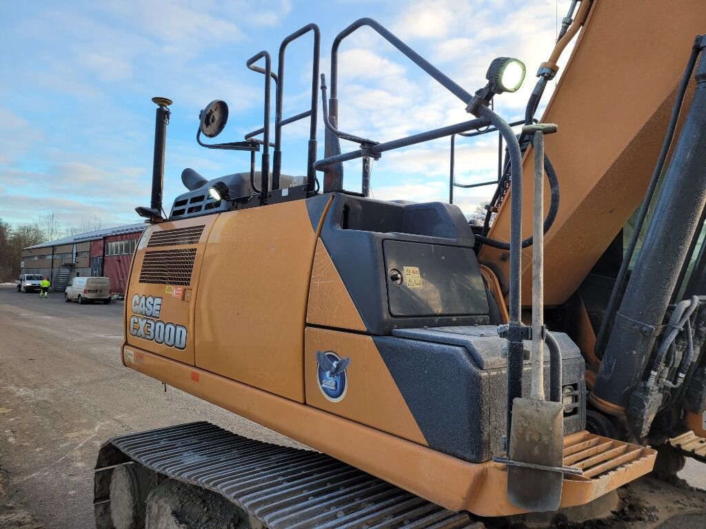 2015 CASE CX300D Crawler Excavator