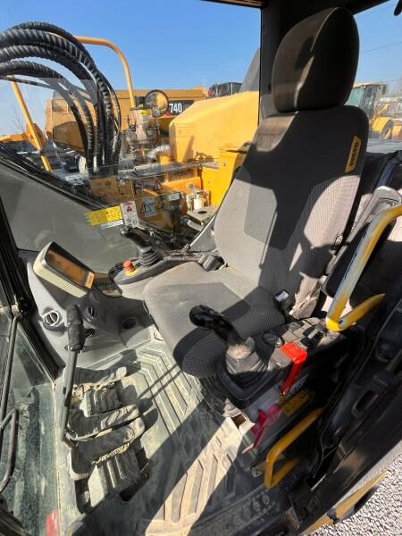 2015 Volvo ECR145DL Crawler Excavator